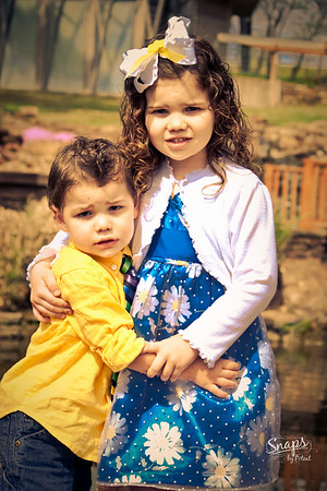 IMAGE: http://snapsbypoteat.smugmug.com/Babies-and-Children/MasonDixie/040310-034/840608042_EzGuk-M.jpg